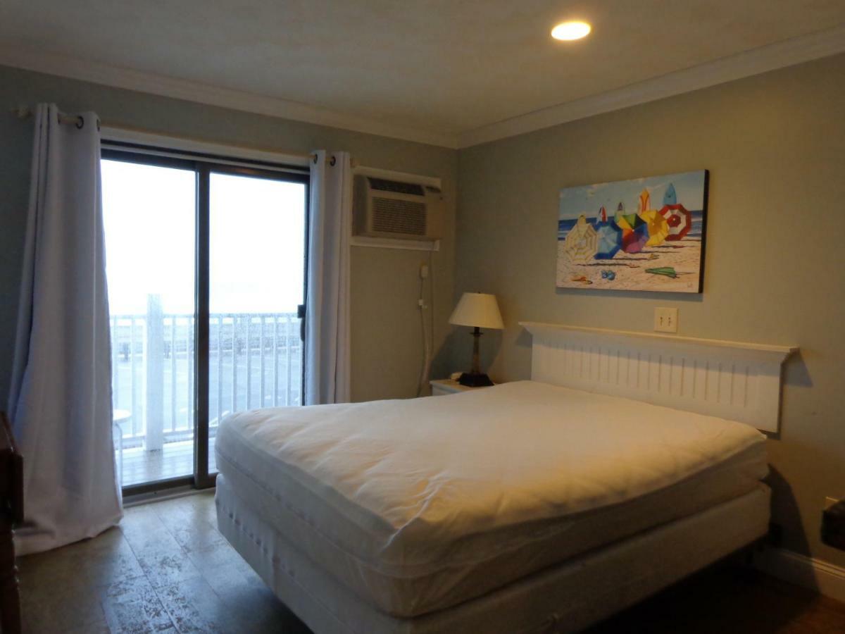 Jonathan'S On The Oceanfront Hampton Bagian luar foto