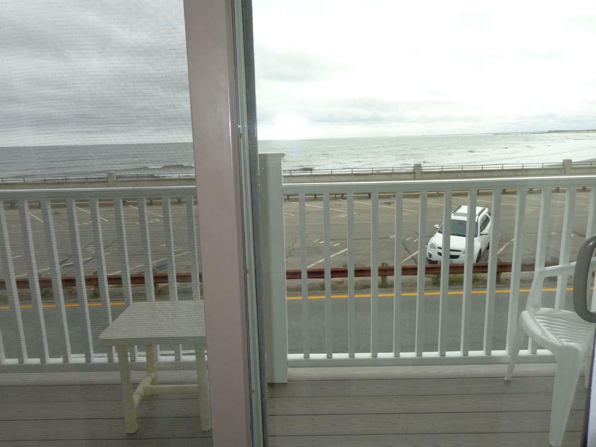 Jonathan'S On The Oceanfront Hampton Bagian luar foto